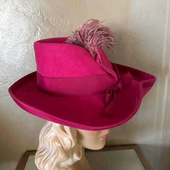 IMPORTED VINTAGE FUCHSIA FELT WIDE BRIM DEDORA WITH COORDINATING OSTRICH FEATHER main image 10